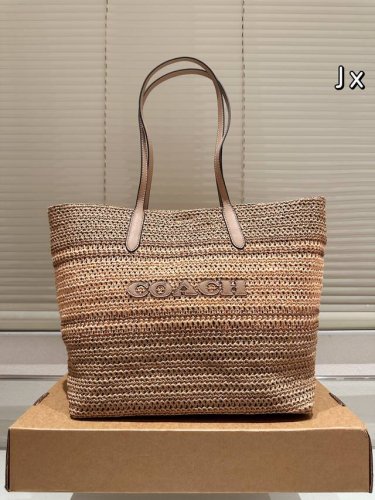 Coach raffia tote bag Very gentle color, suitable for all styles of summer outfi