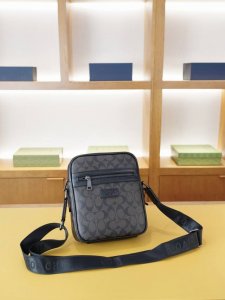 Coach's official website synchronized high-end crossbody shoulder bag, a timeles