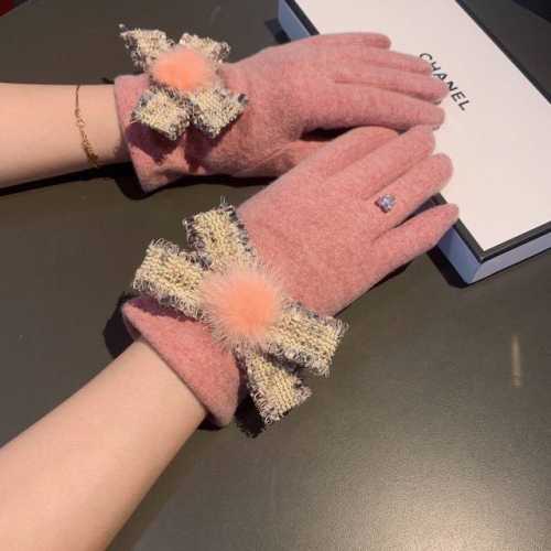 Chanel new wool gloves from the boutique. Stylish gloves, warm for autumn and wi