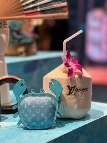 Official website new products hot sale Louis Vuitton Lv small crab earphone bag