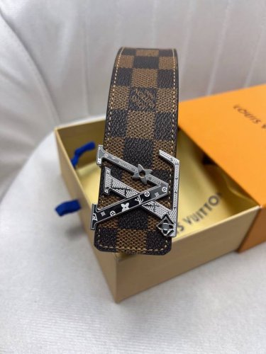 Prada 2025 Spring and Summer new models are launched in the counter. The latest