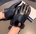 Chanel 2025 Fall/Winter Mink Fur Bow Lambskin Gloves for Touchscreen Phones. Wor