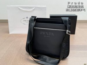 Prada Prada nylon bag is very stylish! is light and looks very stylish on the up