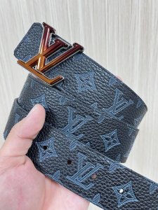 4.0 width 2025 new LV Pyramide belt, made of natural calfskin and featuring Loui