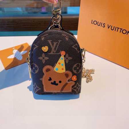 Original Louis Vuitton new cartoon chain crossbody bag. Mini bag can hold bank - Click Image to Close