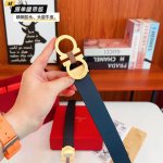 Ferrago F double-sided top-grain cowhide with a new look. Made of stainless stee