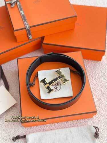 H Day, featuring exquisite hardware and imported Togo leather, 38mm wide. Highl