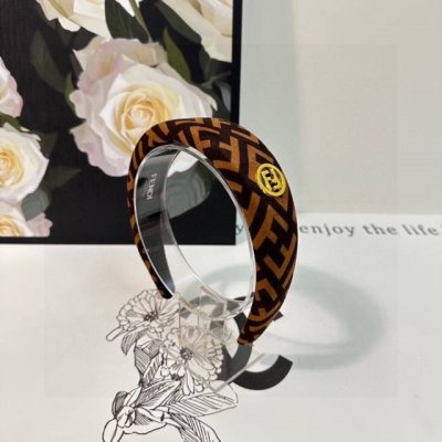 Special counter packaging Fendi Fendi's latest Ff headband Little fairies hurry