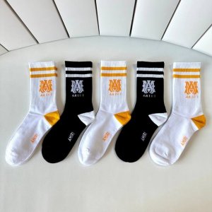 Special counter packaging Armani's new mid-length stacked socks! Five pairs per