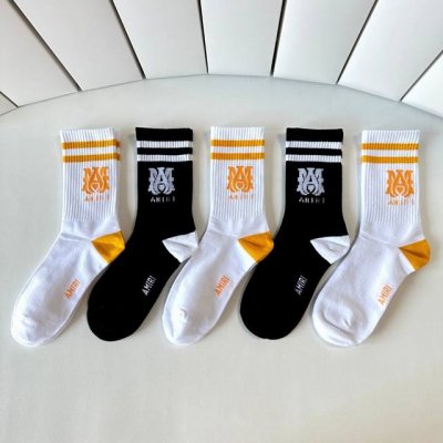 Special counter packaging Armani's new mid-length stacked socks! Five pairs per