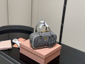 Upgraded version with box Size: 23*12Cm Miumiu bowling ball's new size It's hard