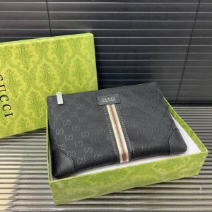 Gucci canvas clutch bag for men. Top-quality workmanship. Includes a gift box me