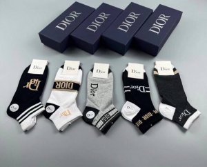 Special Dior men's socks, box of five with jacquard brand logo, simple and styli