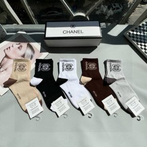 Comes with packaging. One box contains five pairs of Chanel's popular mid-calf
