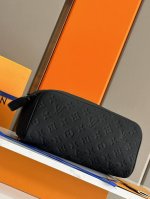 Authentic development details, perfect original hardware Dopp Kit toiletry bag M