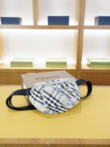 Burberry's official website synchronized high-end waist bag and chest bag, a tim