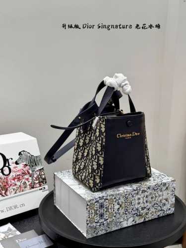 Gift box packagingUpgraded qualityDior Singnature Monogram Bucket BagSharing a s