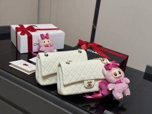 Comes with a pendant and a folding box Chanel Cf Chain Bag 25cm The Chanel Cf h