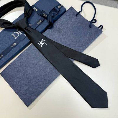 A hot-selling new Dior tie, the ideal choice for men showcasing exquisite craft