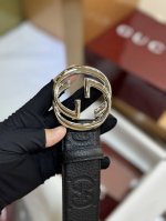 The interlocking Double G is highlighted with high-gloss hardware, a nod to the