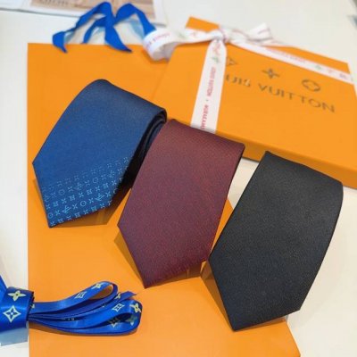 Lv Gradient letter tie, Louis Vuitton classic tie, must-have for men, super styl