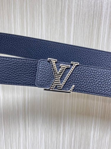 4.0 double-sided lychee-grain imported cowhide, two-color matching fine buckle,