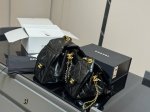 comes with a folding box airplane box Chanel 25Bag The small size is really stu