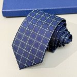 The Dior men's new tie, the Dior D rattan pattern tie, is a rare and ideal choic