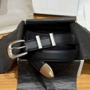 Arc de Triomphe Women's Belt This belt is made of cow leather. The bottom is ma