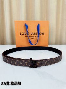 Louis Vuitton 2.5cm wide classic leather belt, featuring the iconic Monogram des
