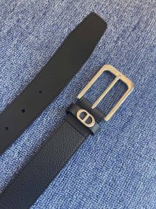 Crafted from black grained calfskin leather, this belt features a Dior-engraved