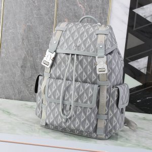 This Dior Hit The Road backpack, a new style for this season, blends modern styl