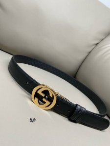 This 3.0mm wide Gg Marmont series leather strap is part of the 2025 Pre-Fall co