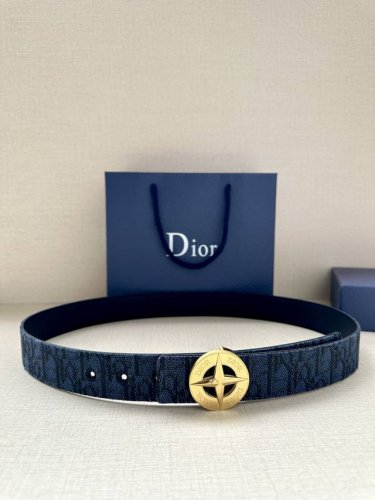 3.5cm Width. This stainless steel belt buckle is from the Dior And Stone Island