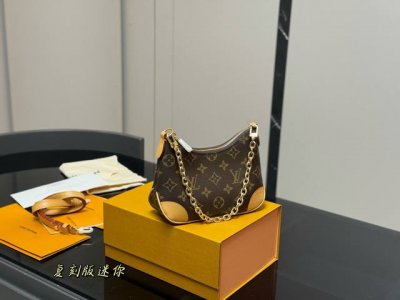 with folding box airplane box Lv new bag | cute version of the little ox horn T