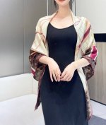 Louis Vuitton 90. Soft and unique, this pyramid-shaped digital print evokes the