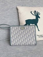 S2107Utzq-M928-Tu - 0The Dior clutch bag transformation is really good. I just p