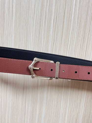 This season's new Frog reversible belt combines modern elements with elegant de