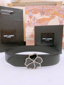 Yang Shulin Saint Laurent heart-shaped four-leaf clover belt with rhinestones.