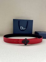 Width 3.5cm. This 35mm reversible belt combines elegant style with modern flair.