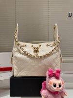 Qixi Festival gift box with pendant Chanel 25S cowhide hobo bag Chanel cowhide