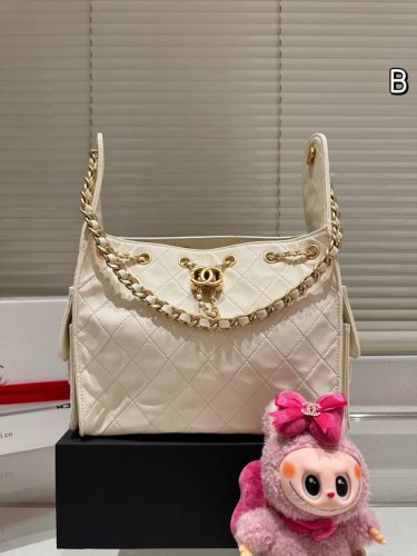 Qixi Festival gift box with pendant Chanel 25S cowhide hobo bag Chanel cowhide