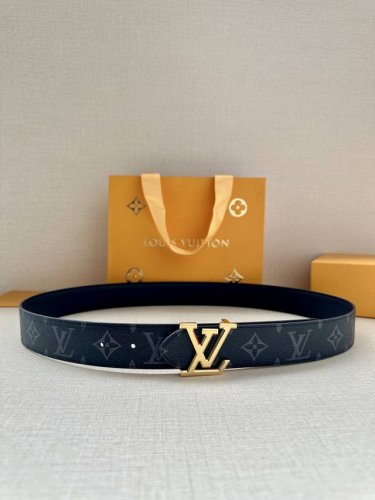 3.4-Inch Wide Lv Trunk Double-Sided Belt Crafted From Grained Leather, Offering