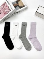 Hot-selling item back in stock! Comes with packaging! 4 pairs per box! Miu Miu c