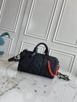 Exclusive real-life photos of the original M20900 chain and black embossed Keepa