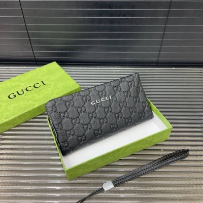 Gucci Gg leather clutch with multiple card slots, classic and versatile wallet,