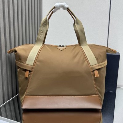 Top-quality original new travel bag 2Vc040B DDD. This travel bag is crafted fro