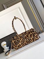 Lussolf Leopard Print This handbag and crossbody bag is made of imported printed