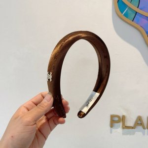 with packaging. Celine's new Korean-style letter headband is comfortable and str