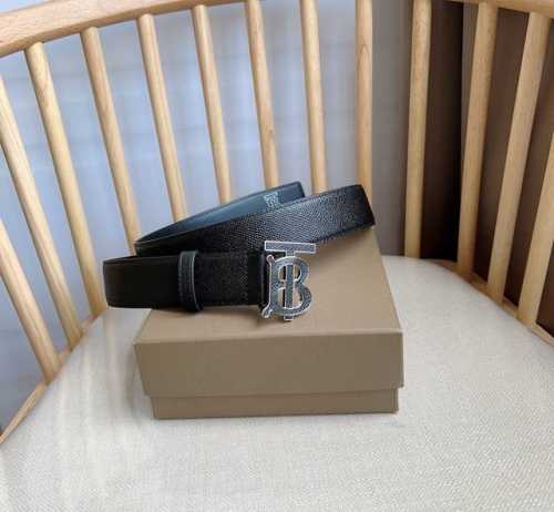 New Burberry belt, simultaneously launched in boutiques. Italian grained leathe